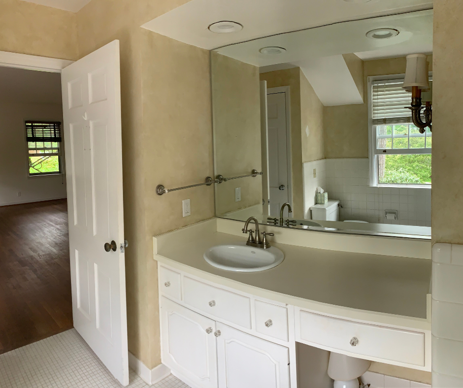 Homeowner bathroom before photo