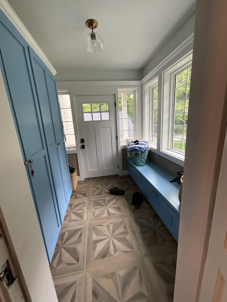 mudroom before renovation